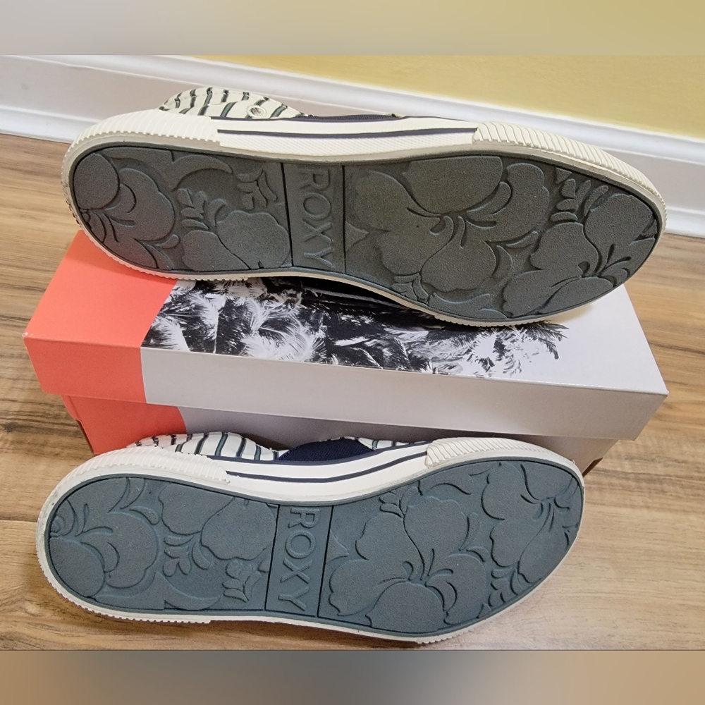 Roxy Women's Brayden Slip on Sneaker Shoe, size US 7.5 - Picture 4 of 6